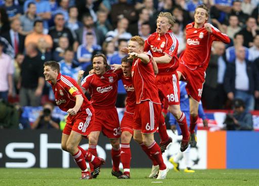 杜兰特关键中投命中，全场欢呼（杜兰特关键时刻中投命中，全场沸腾）