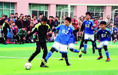 广东宏远102-69合肥！球员评分：4人满分，3人良好，1人不合格（广东宏远102比69大胜合肥：球员评分出炉，4人满分、3人良好、1人不及格）