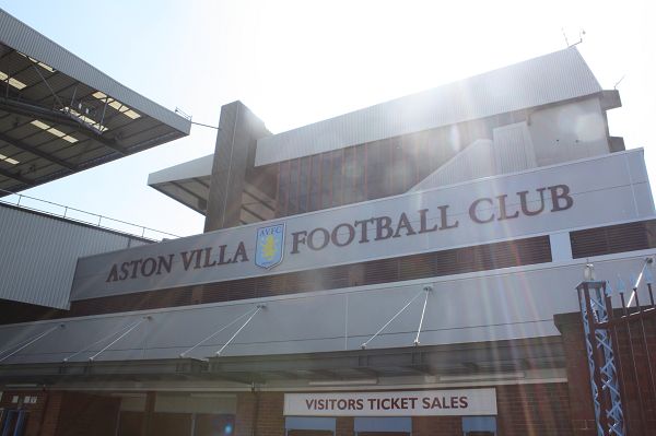 卡卢卢：斯帕莱蒂要求很高；我们可以随时切换三后卫或四后卫（卡卢卢：斯帕莱蒂标准很高，球队可随时在三后卫与四后卫间切换）