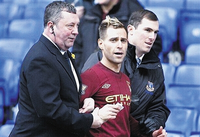 亚马尔战法兰克福全场数据：三次关键传球，助攻孔德反超比分（亚马尔对阵法兰克福送出3次关键传球，并助攻孔德完成反超）