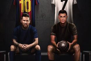 台州队赠沙埠窑青瓷姜糖礼盒，温州队回赠非遗茶饼（台州队以沙埠窑青瓷姜糖礼盒相赠，温州队以非遗茶饼回礼）