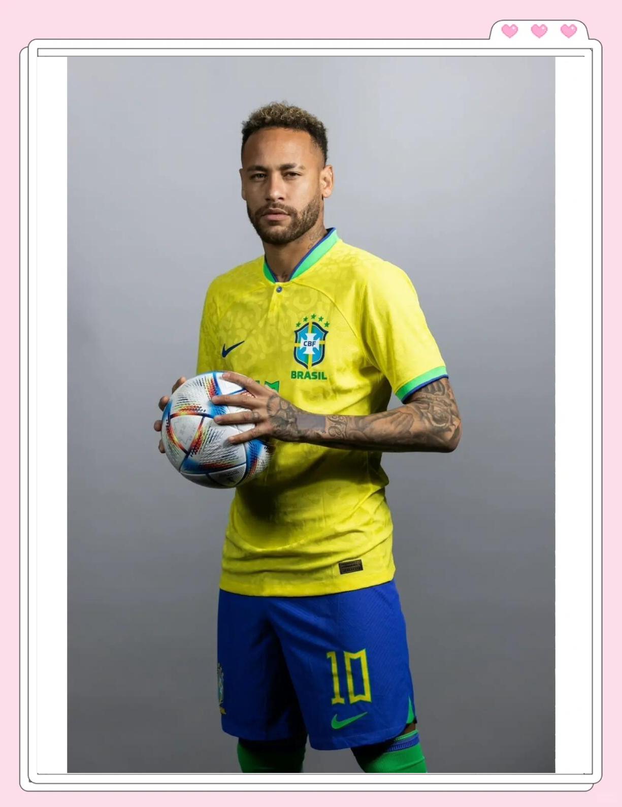 欧联比赛中一球员嘲讽对手鼻子形状，多名队友上前打抱不平（欧联赛场一球员嘲笑对手鼻型，数名队友挺身维护）