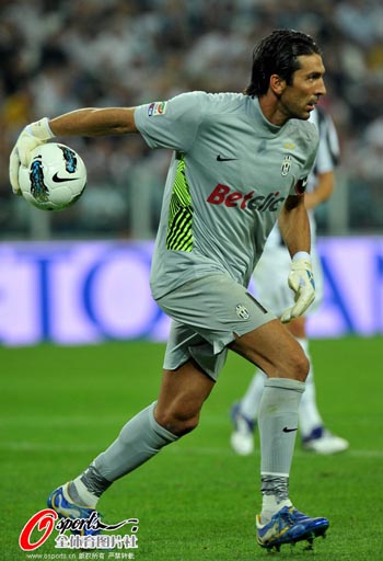 孔蒂：卡拉巴赫非常难对付，我对球队今天的表现很满意（孔蒂：卡拉巴赫难缠，球队今日表现令我满意）