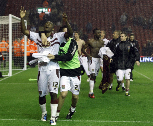 CBA杯：胡金秋缺席广厦险胜青岛 孙铭徽13+10塔克22+7（CBA杯：胡金秋缺阵，广厦险胜青岛；孙铭徽13+10、塔克22+7）