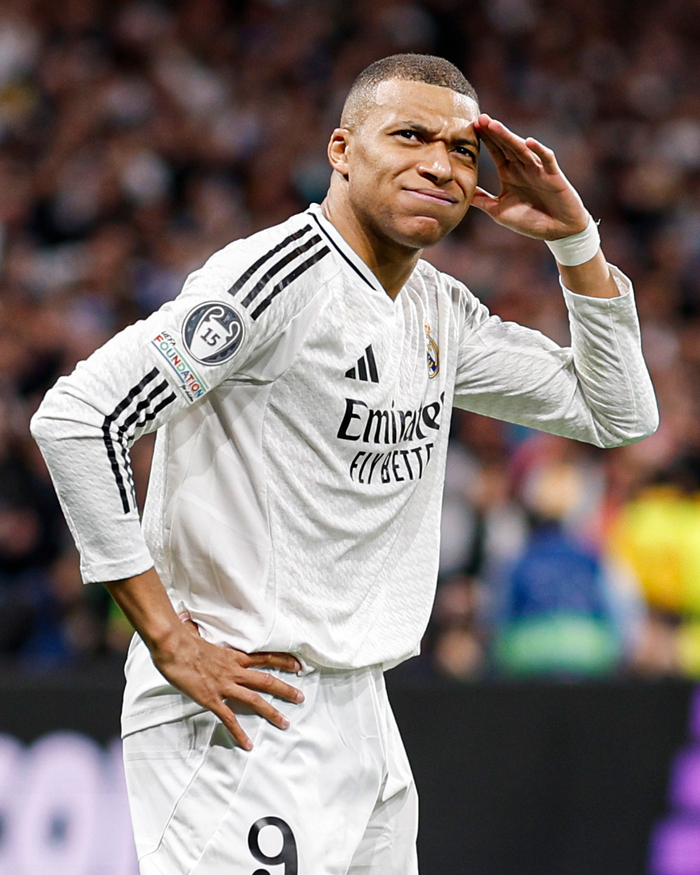 鲁尔：多特小将科尔-坎贝尔就转会接触了中日德兰和图尔贝里（鲁尔：中日德兰、图尔贝里已就引进多特小将科尔-坎贝尔展开接触）