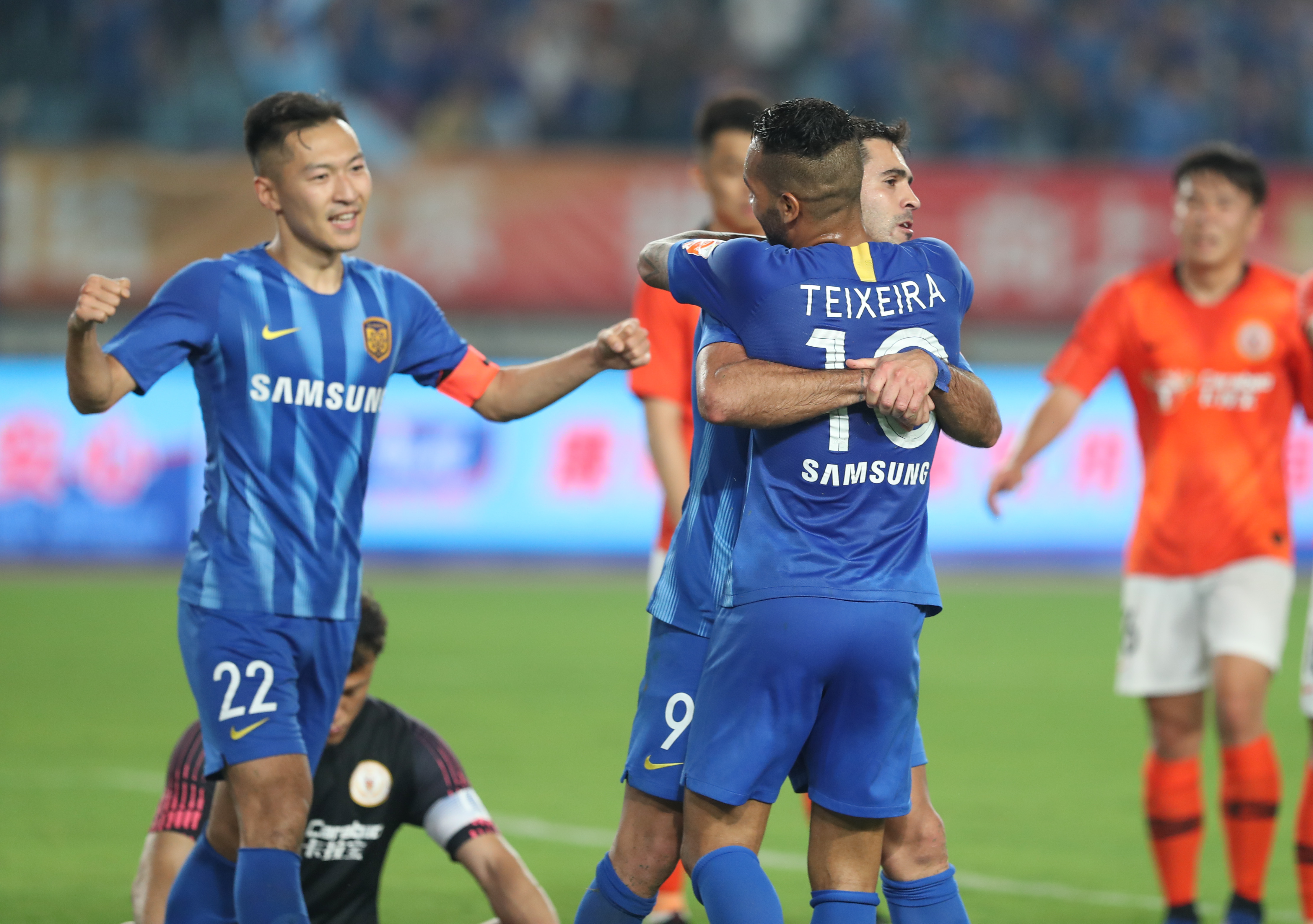 河南队祝贺重庆铜梁龙冲超：中超赛场将因你们的到来更加精彩（河南队恭贺重庆铜梁龙升入中超：你们的加入将令赛场更精彩）